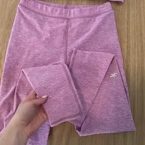 【新品未使用タグ付き‼️】alo yoga pink XSサイズ s_wp_63fd2c6f046d742ed4bf55d1.webp